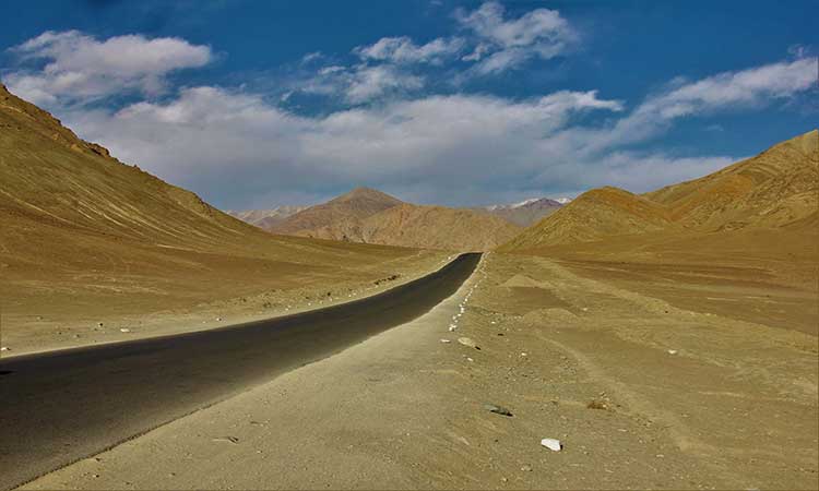 Magnetic_Hill,_Leh